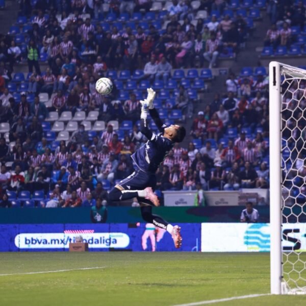 Ricardo Gutierrez gran atajada vs chivas