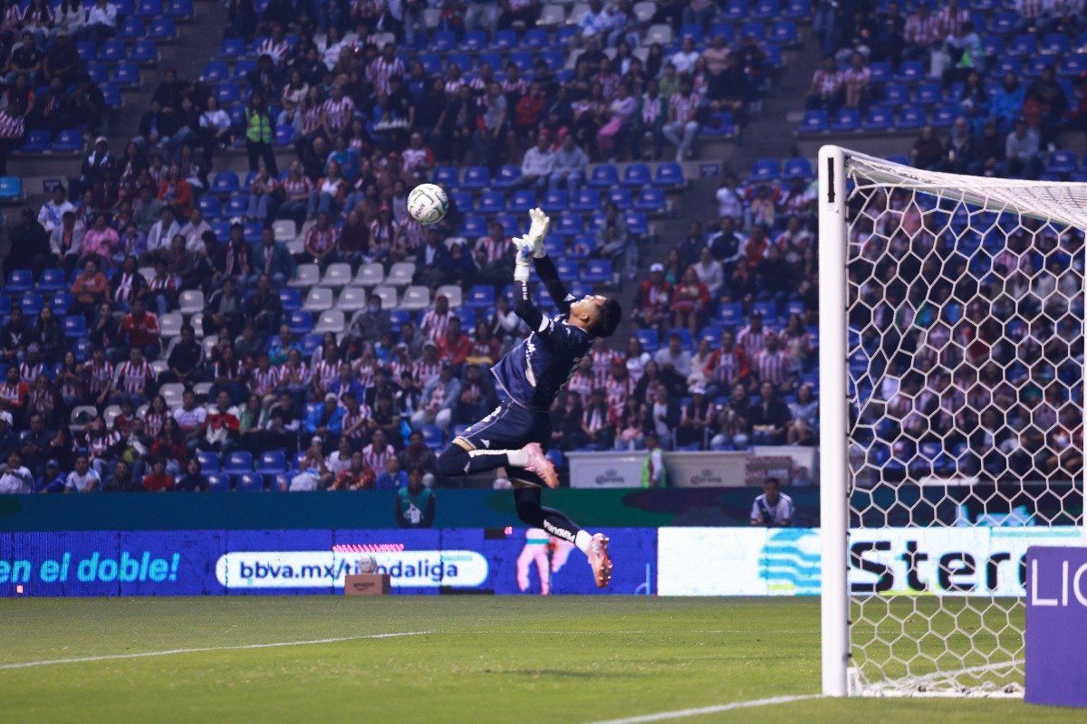 Ricardo Gutierrez gran atajada vs chivas